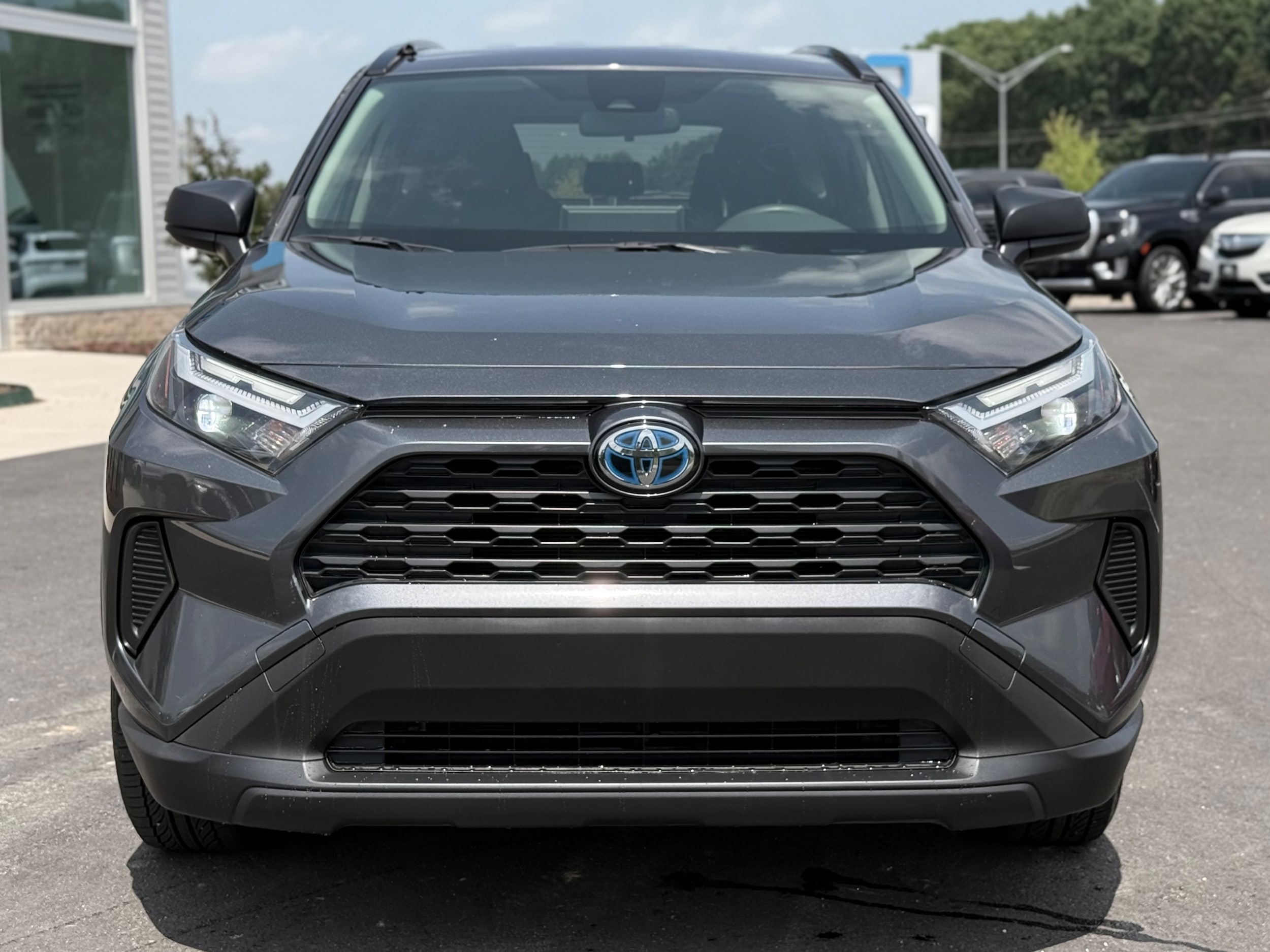 2021 Toyota RAV4 XLE photo 2