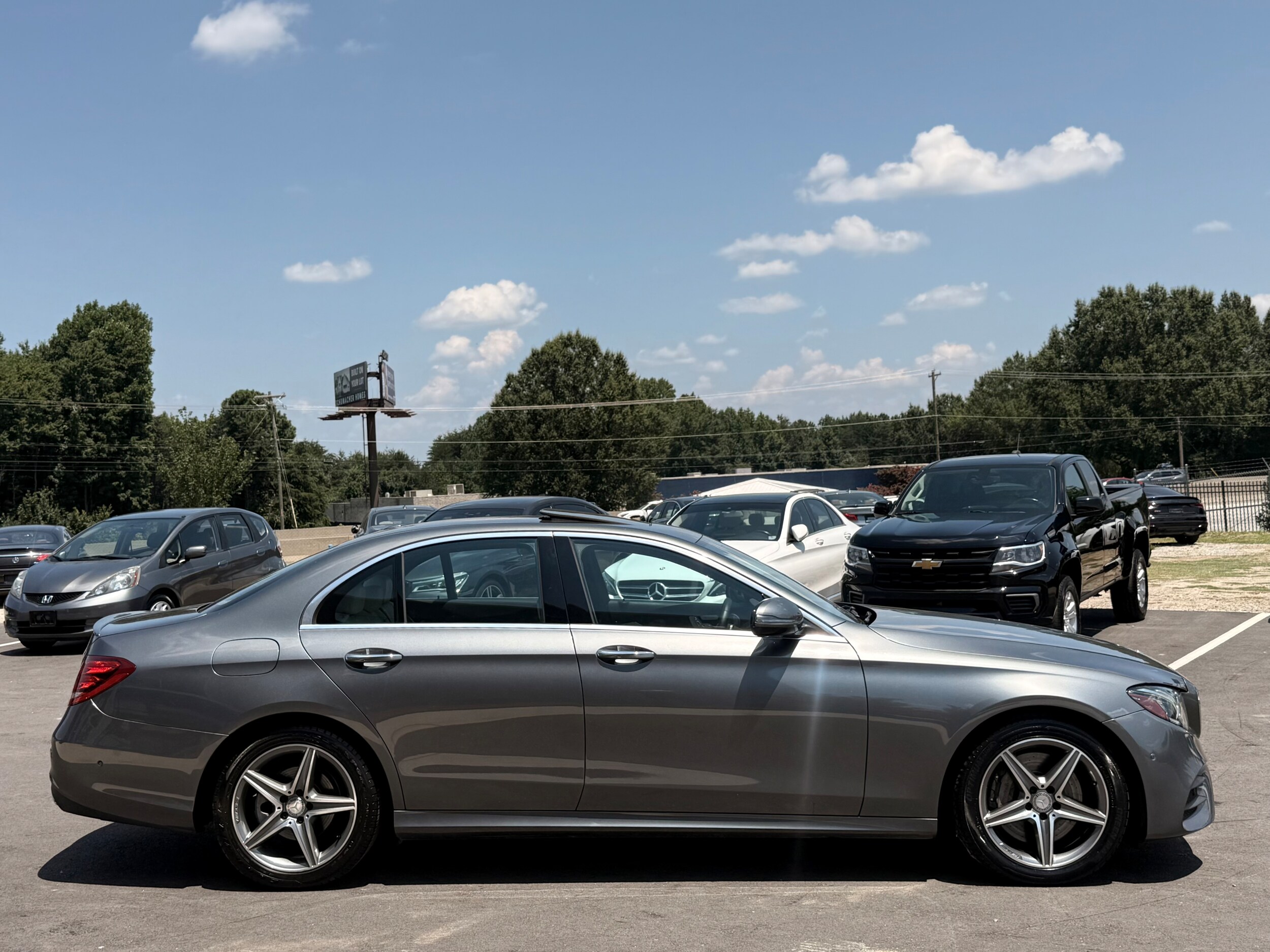 2017 Mercedes Benz E 300 Sedan photo 4