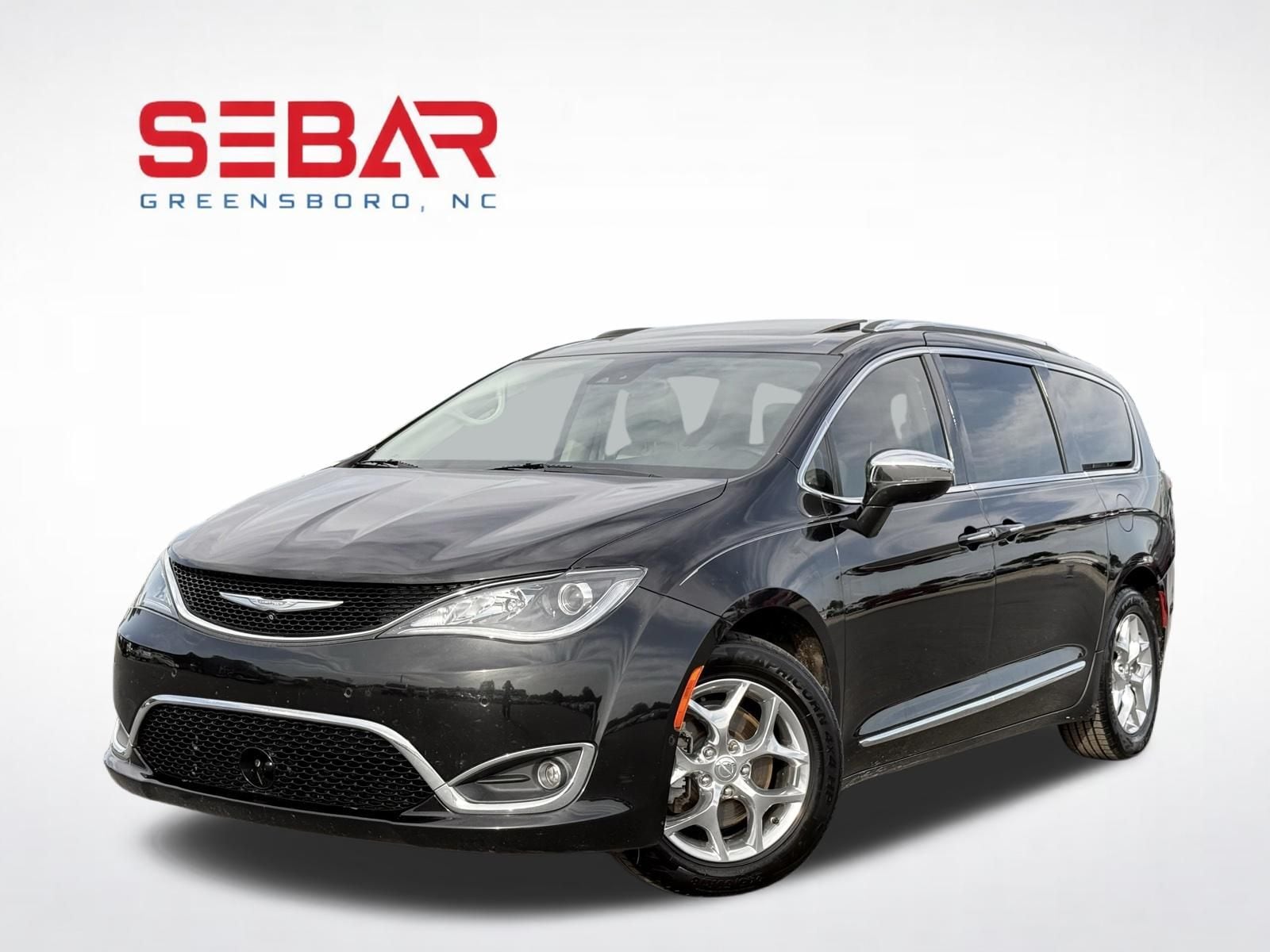 2017 Chrysler Pacifica Limited's photo