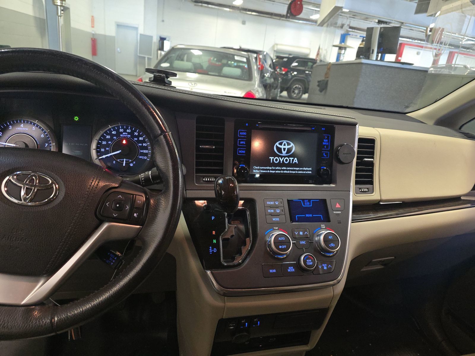 2017 Toyota Sienna XLE Premium photo 4