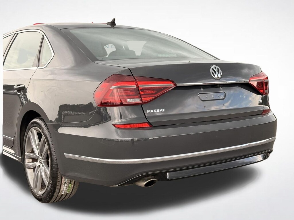 Used 2017 Volkswagen Passat 1.8T R-Line Sedan
