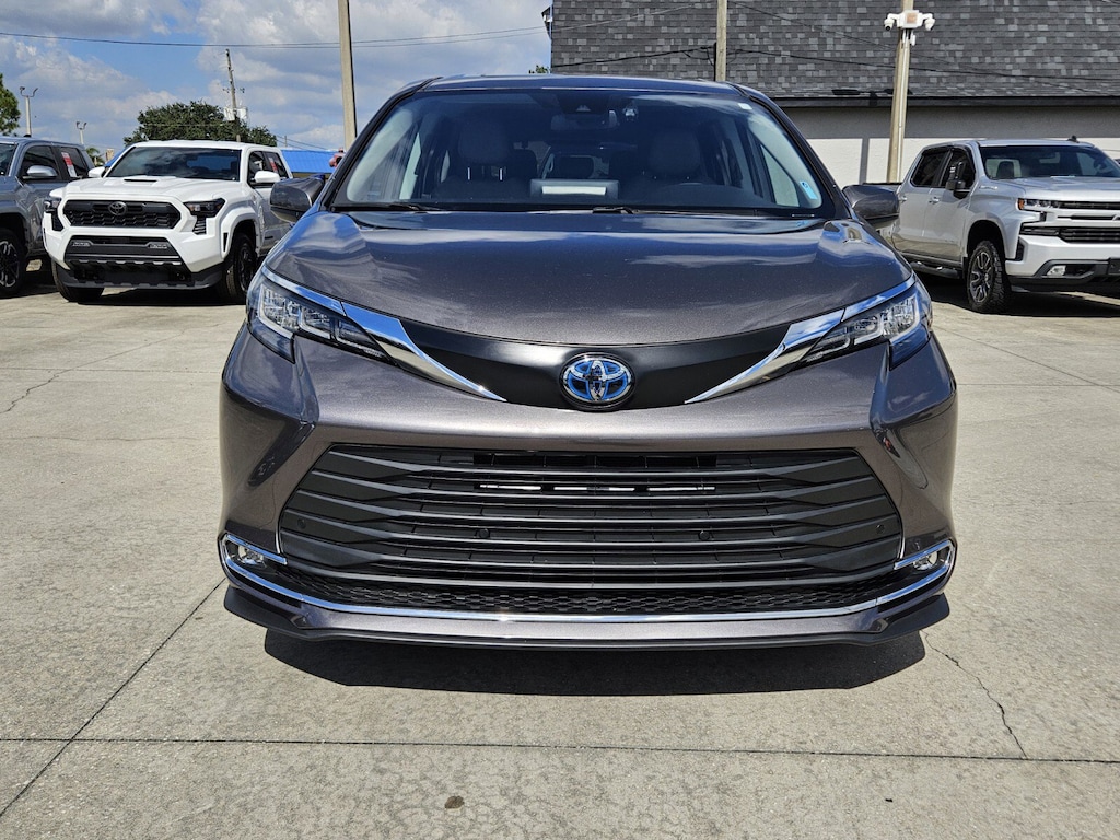 Certified 2022 Toyota Sienna XLE 7 Passenger Van Passenger Van