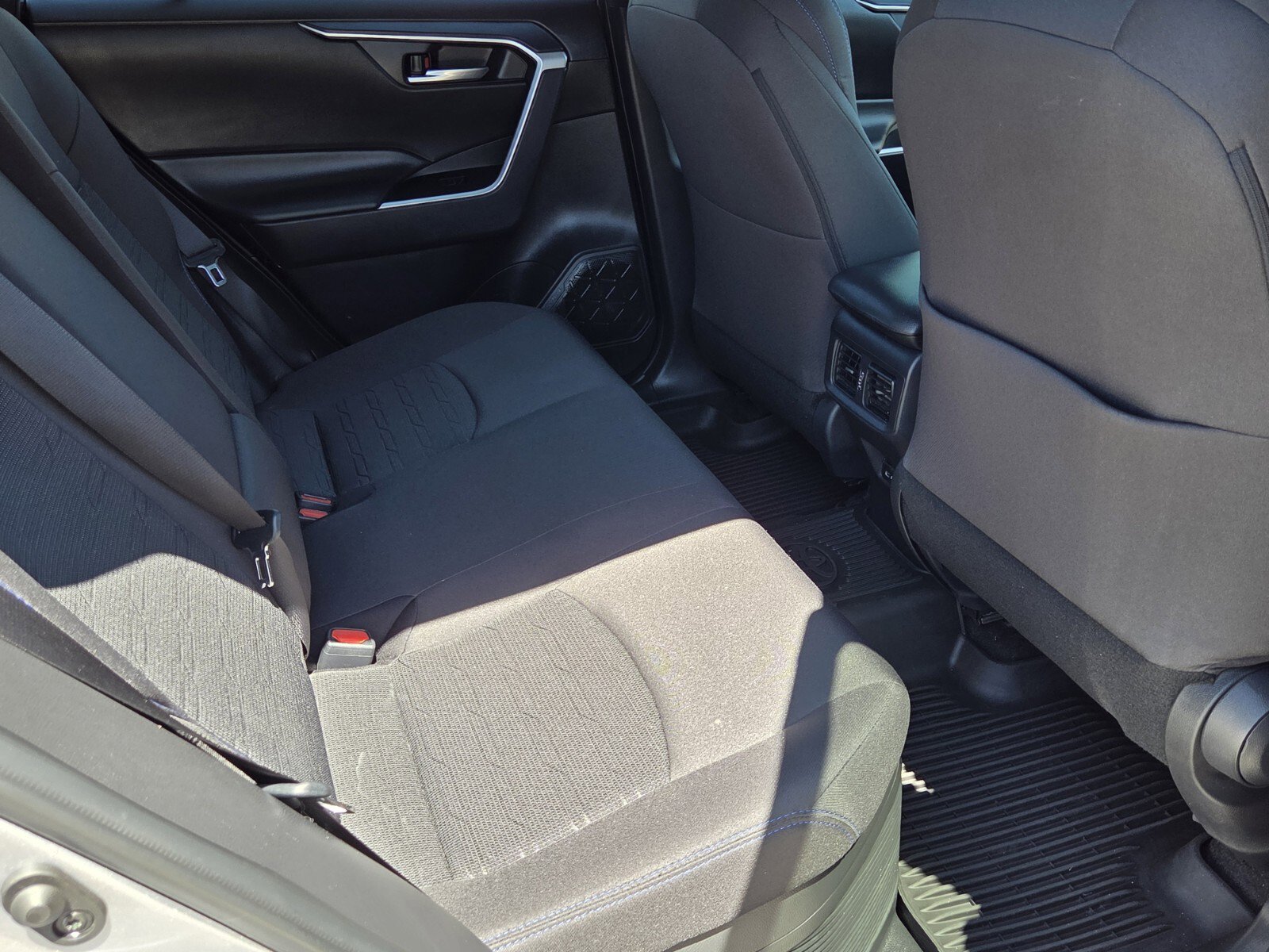 2024 Toyota RAV4 SE - Photo 10