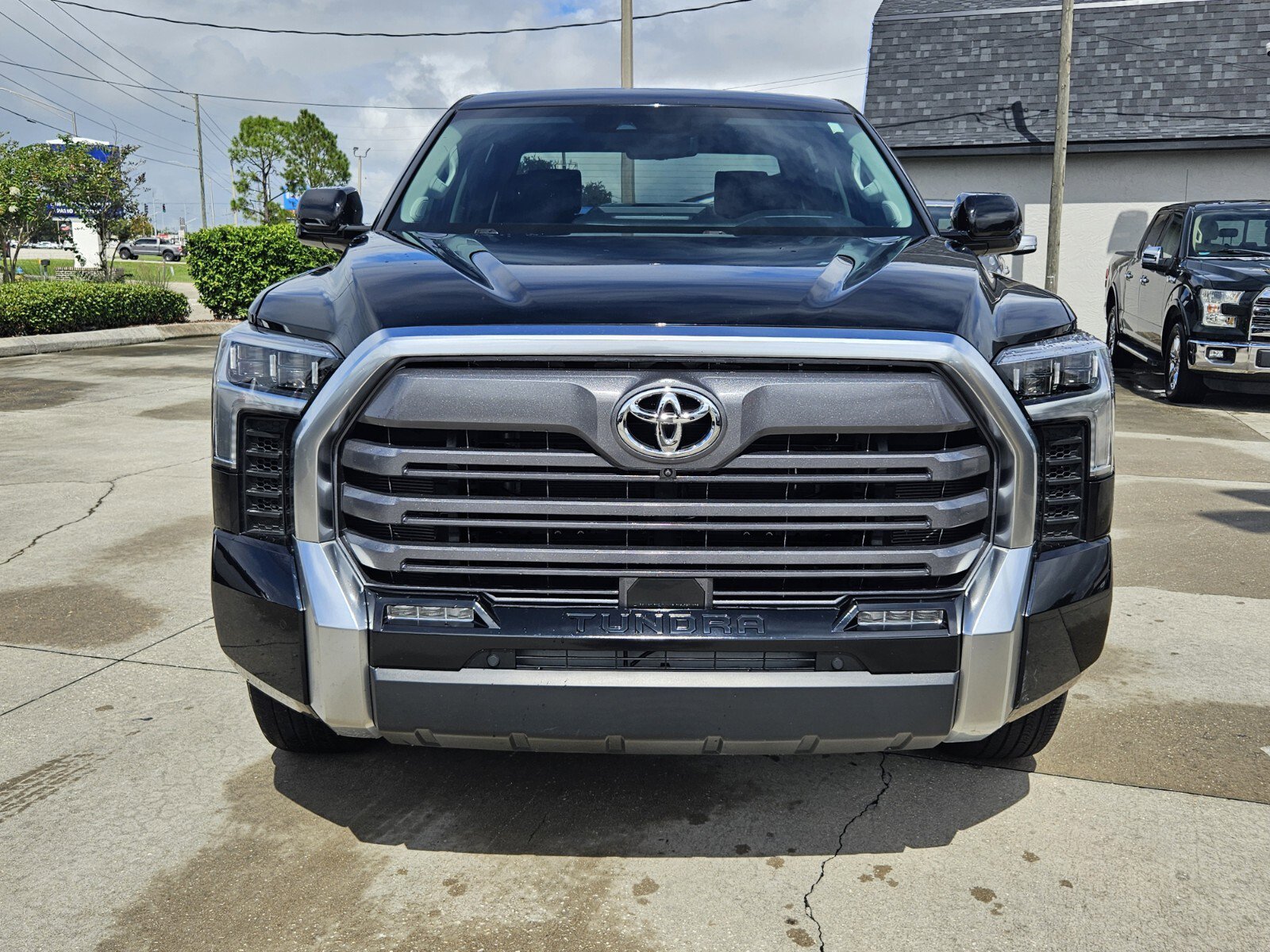 2023 Toyota Tundra Limited CrewMax photo 2