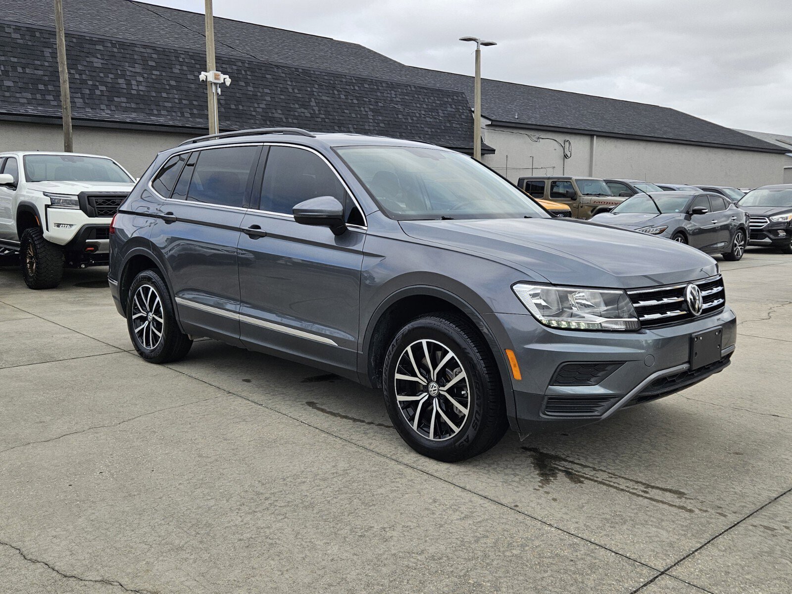 2021 Volkswagen Tiguan SE's photo