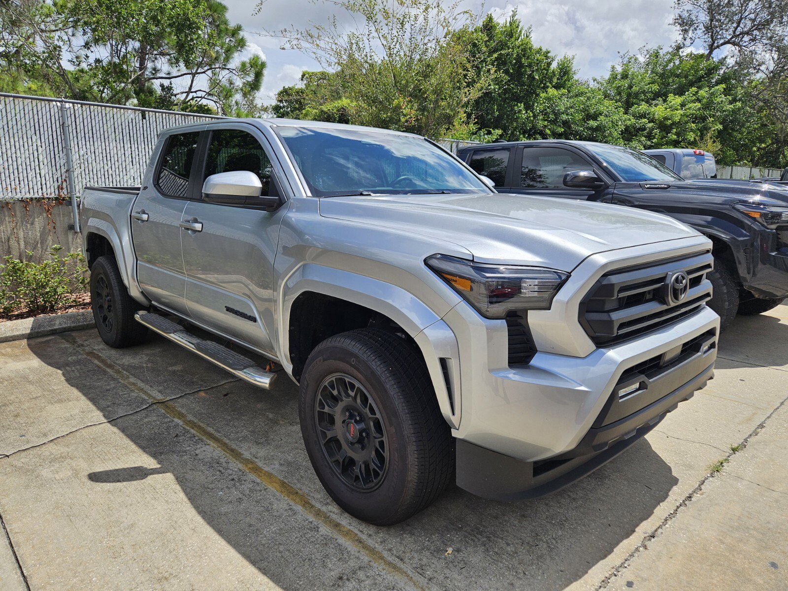 2024 Toyota Tacoma SR5 photo 3