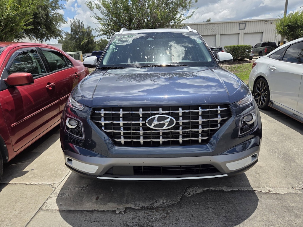 Used 2025 Hyundai Venue Limited SUV