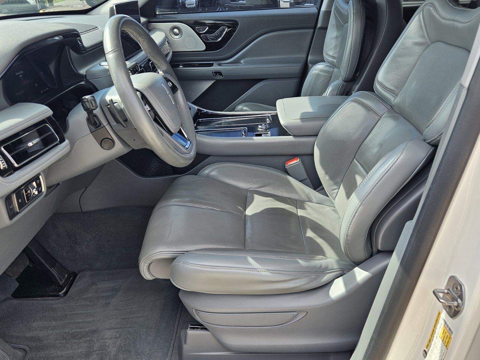 2020 Lincoln Aviator Reserve photo 2