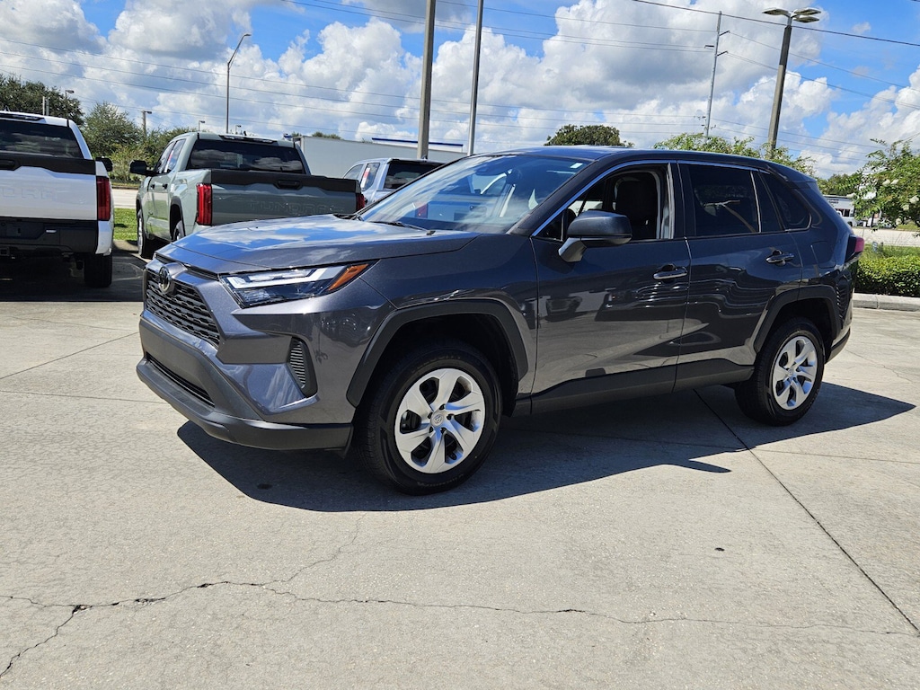 2023 Toyota RAV4 LE photo 3