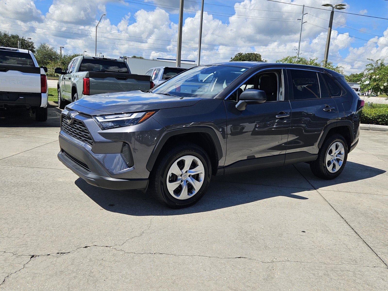 2023 Toyota RAV4 LE photo 3
