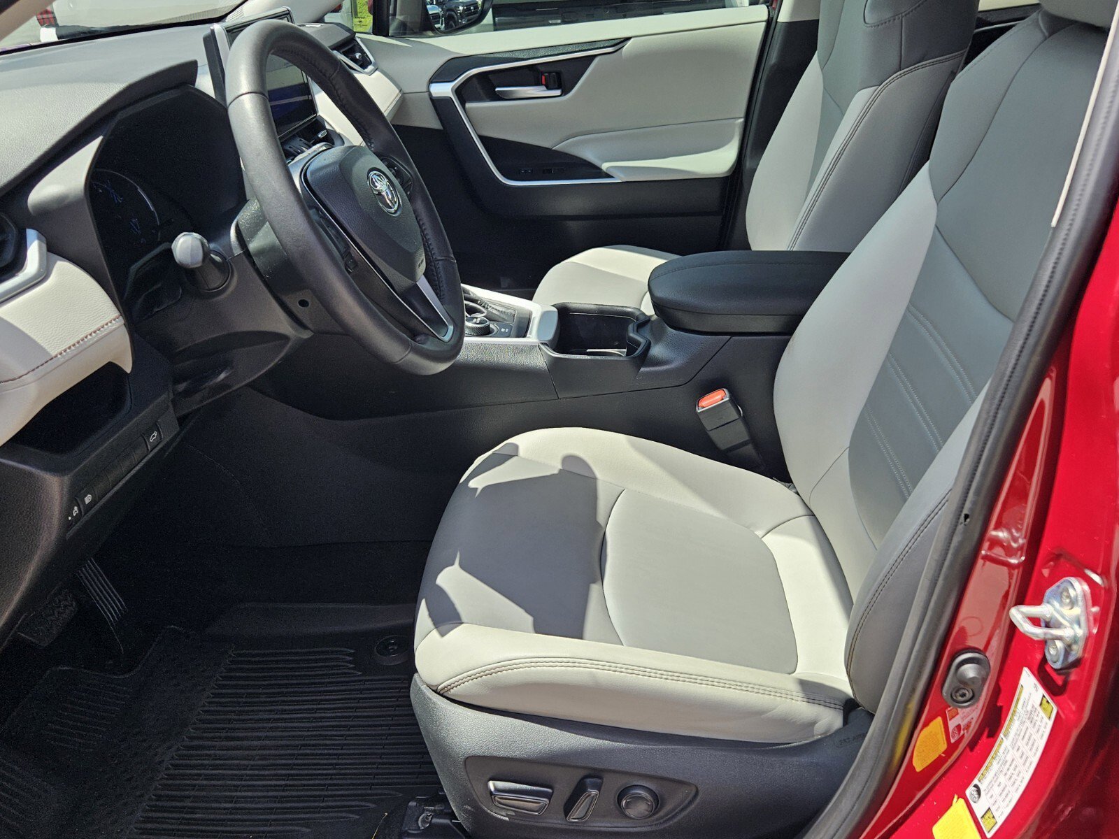 2023 Toyota RAV4 Hybrid XLE Premium photo 4