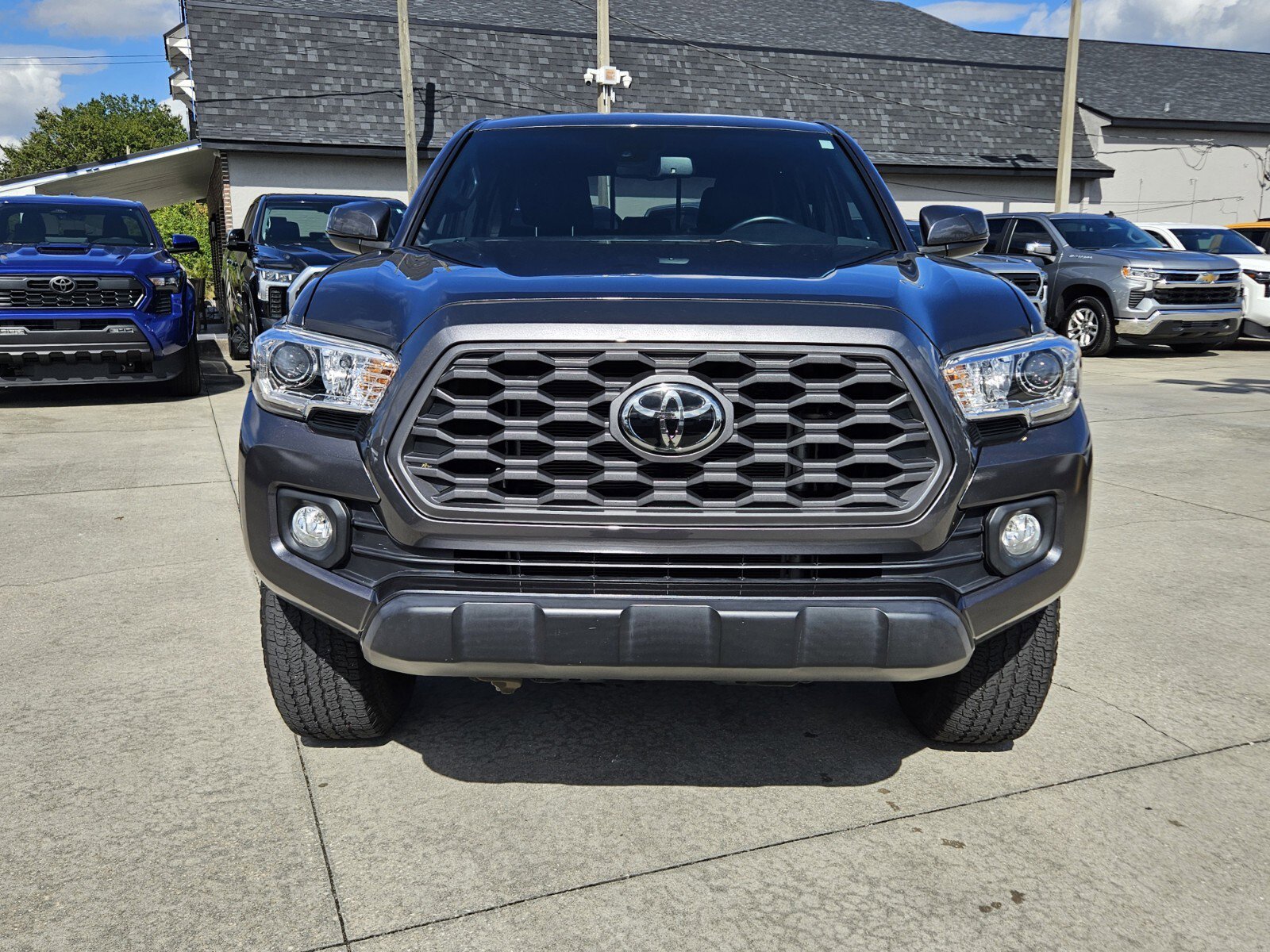 2022 Toyota Tacoma SR5 V6 photo 2