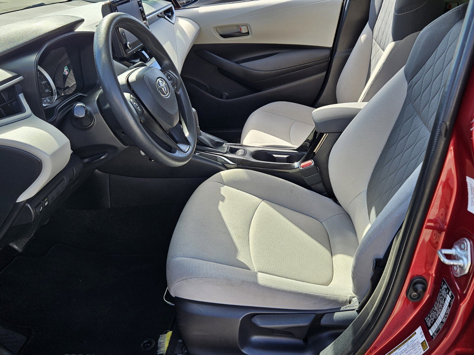 2022 Toyota Corolla LE photo 4