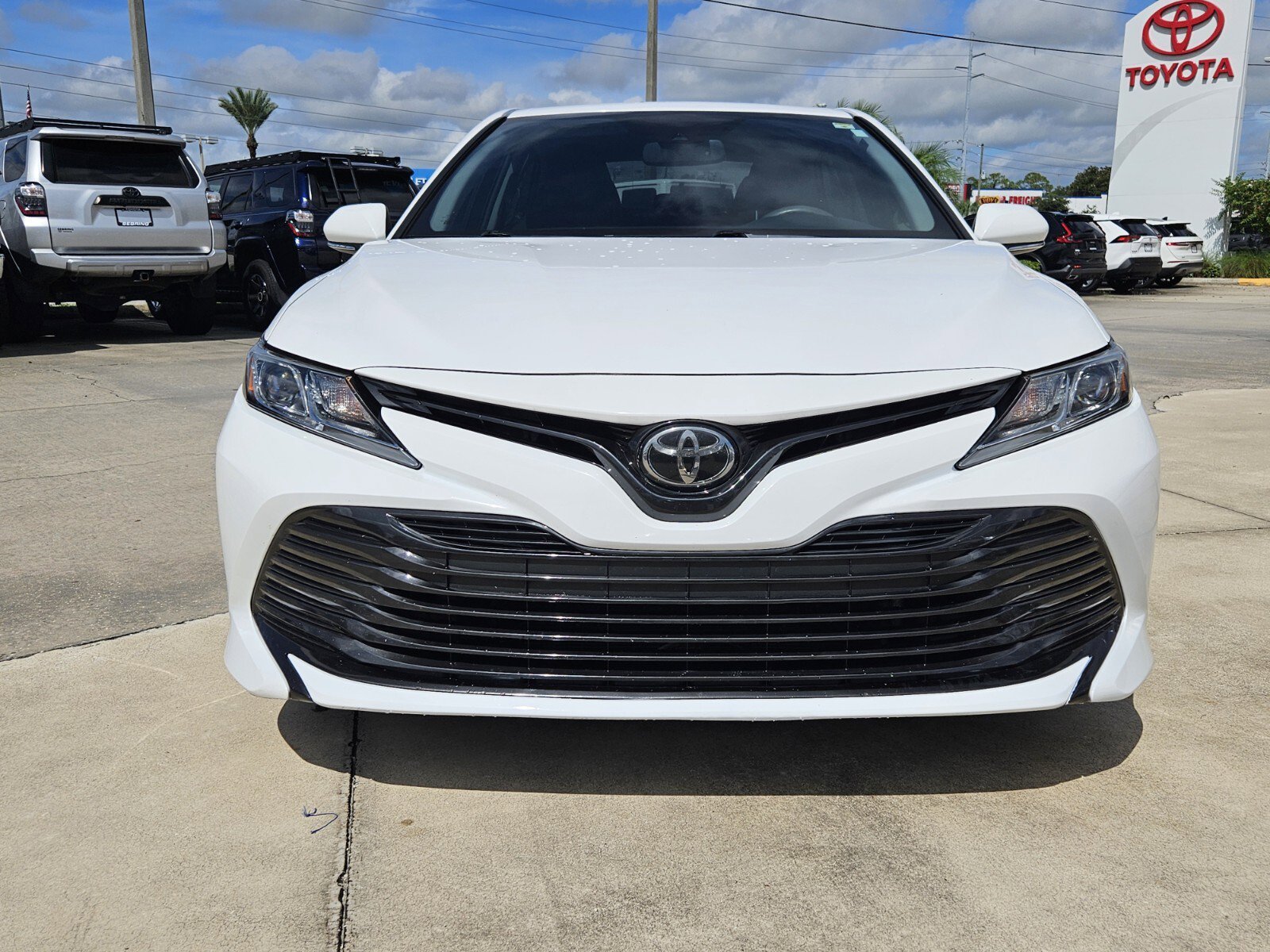 2018 Toyota Camry LE photo 2