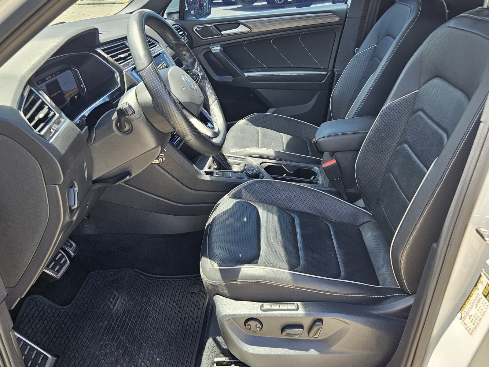 2022 Volkswagen Tiguan SEL Premium R-Line photo 4