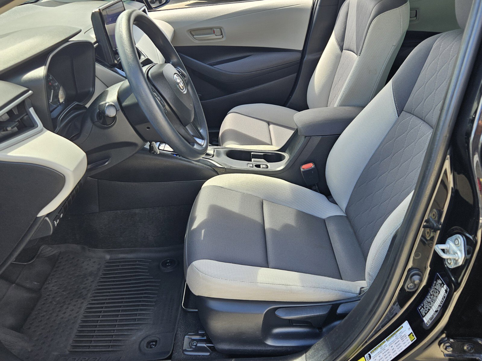2023 Toyota Corolla LE photo 4