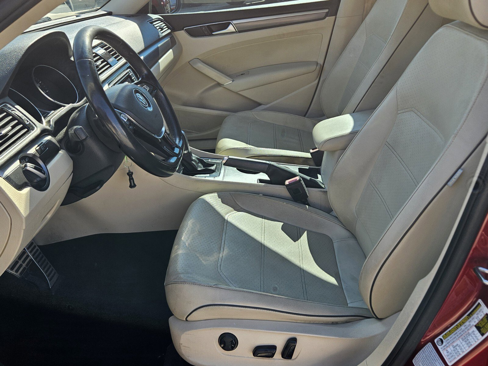 2018 Volkswagen Passat 2.0T R-Line photo 4