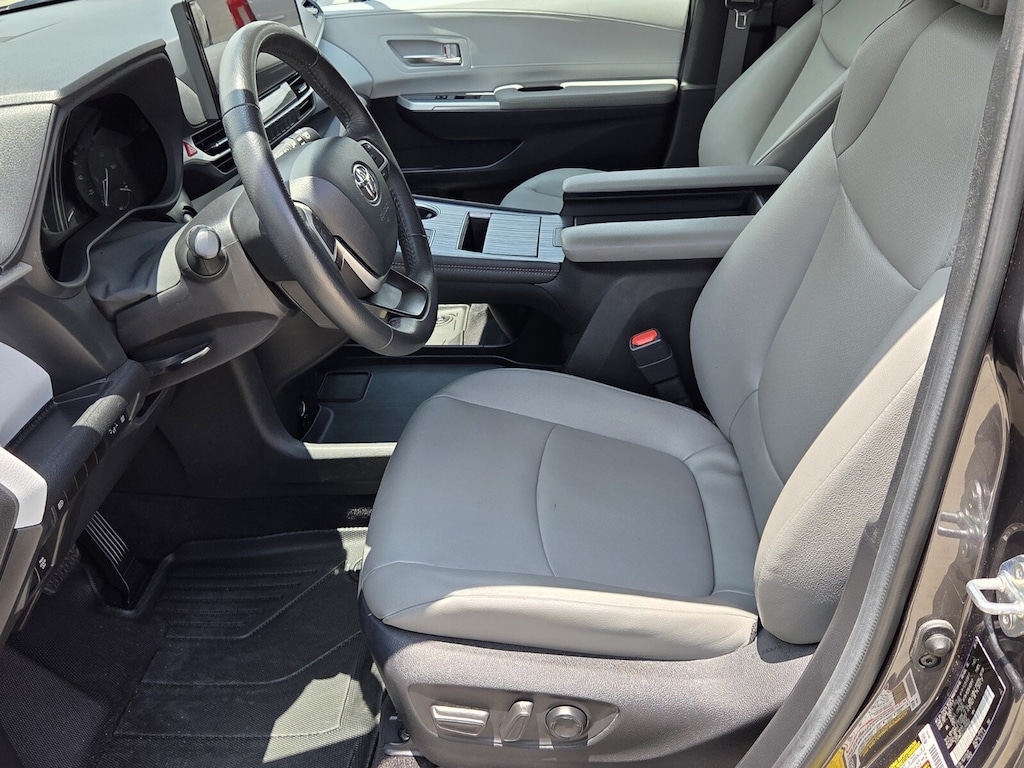 Used 2025 Toyota Sienna XLE 8 Passenger Van Passenger Van