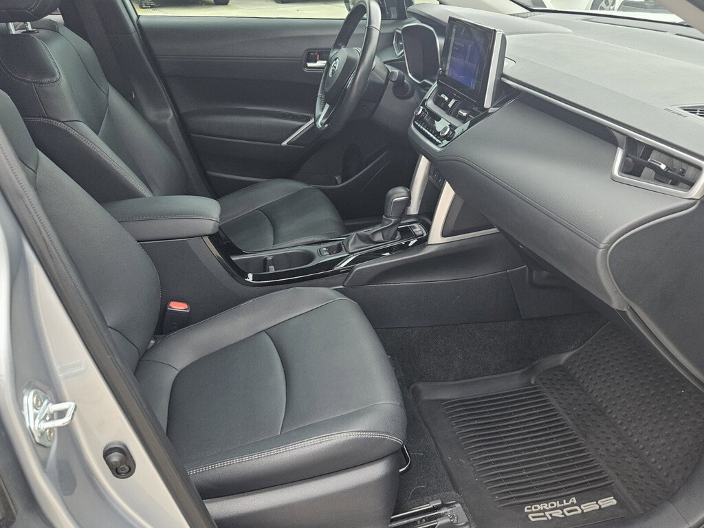 2023 Toyota Corolla Cross XLE photo 11