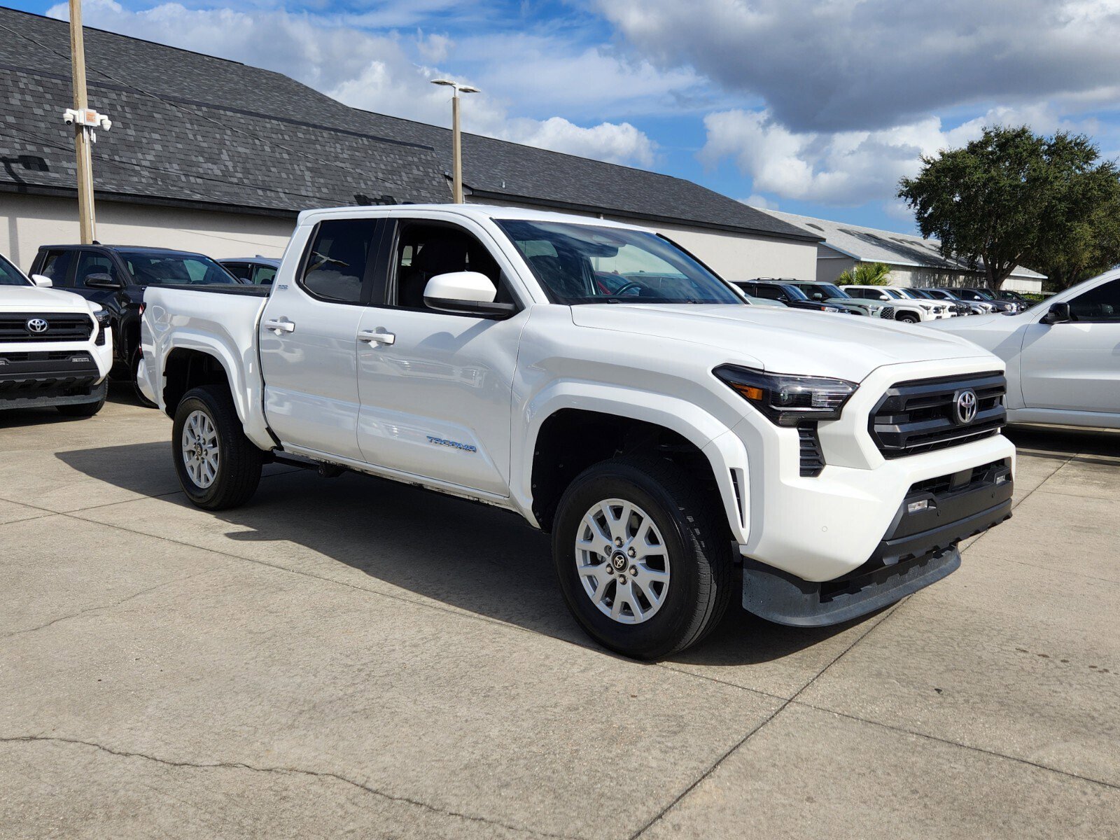 2024 Toyota Tacoma SR5's photo