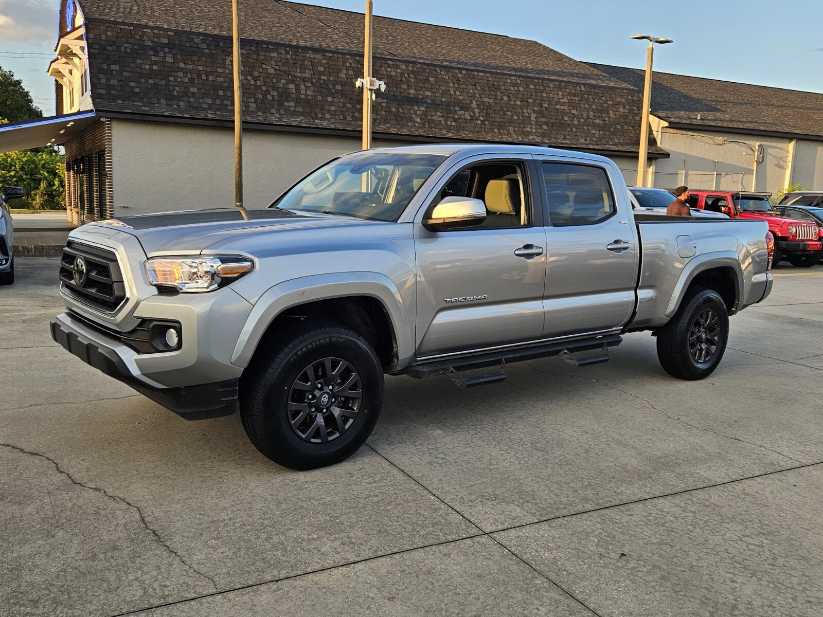2023 Toyota Tacoma SR5 V6 photo 3
