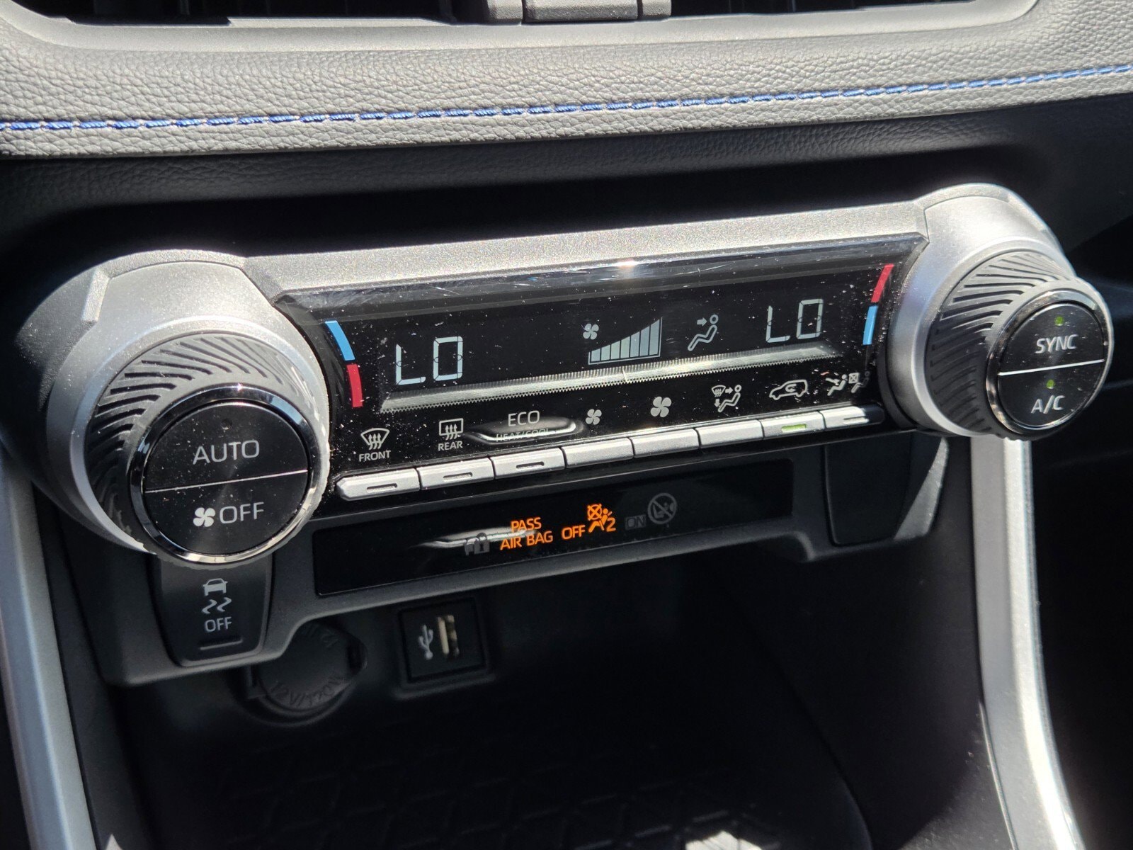 2024 Toyota RAV4 SE - Photo 14