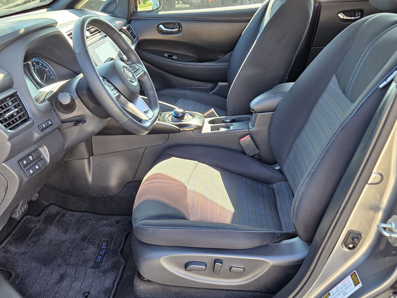 2022 Nissan Leaf SV Plus photo 4