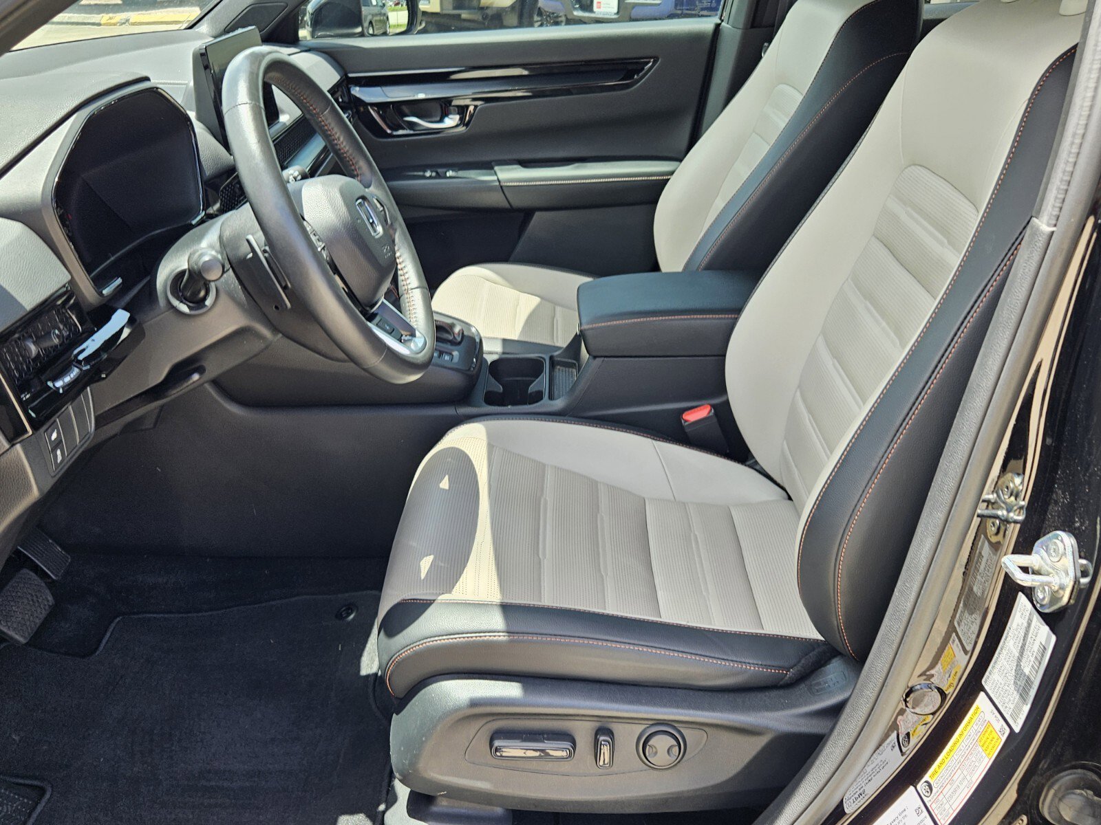2024 Honda CR-V Hybrid Sport Touring photo 3