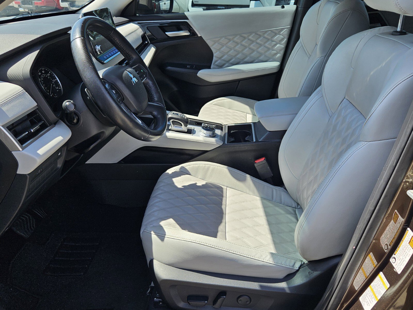 2022 Mitsubishi Outlander SEL photo 4
