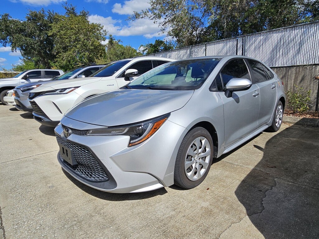 2022 Toyota Corolla LE photo 2
