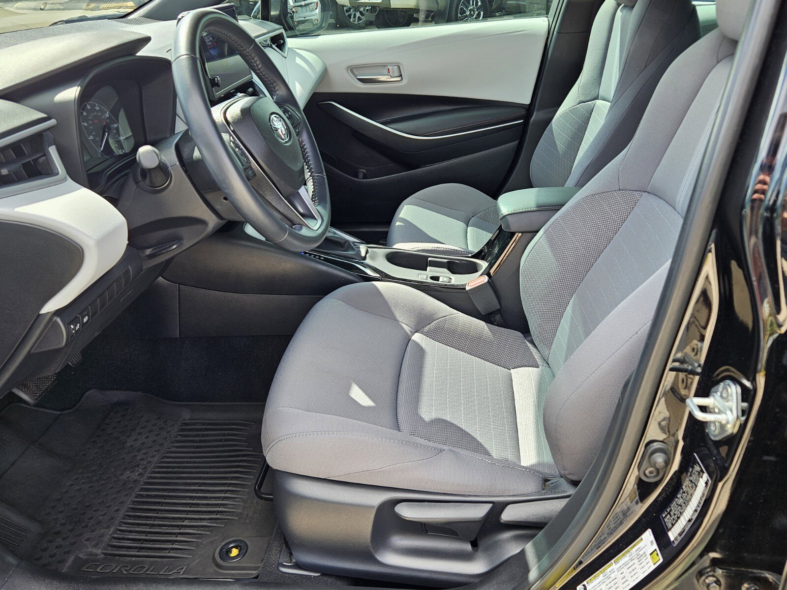 2024 Toyota Corolla SE photo 3