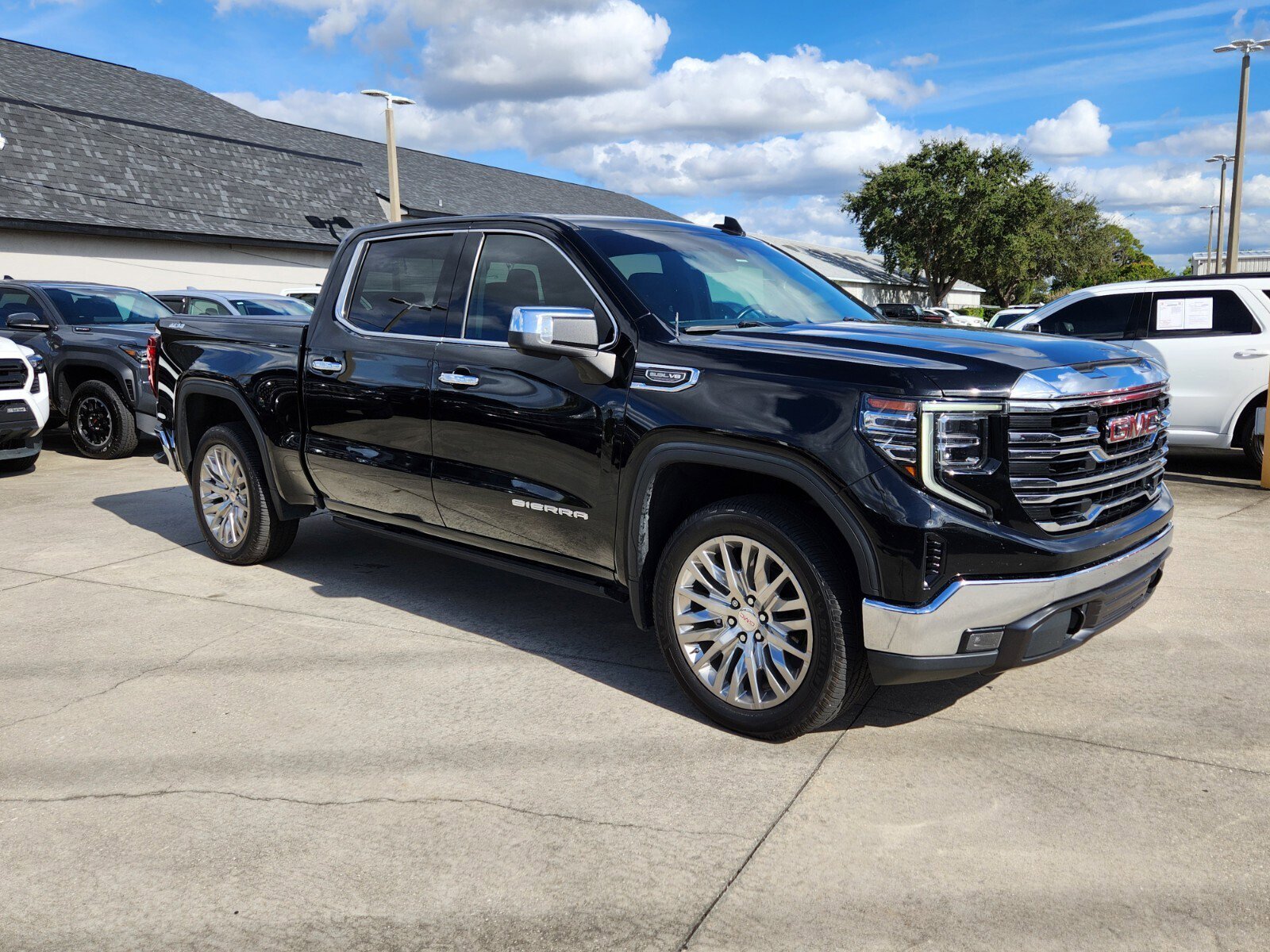 2022 GMC Sierra 1500 SLT's photo