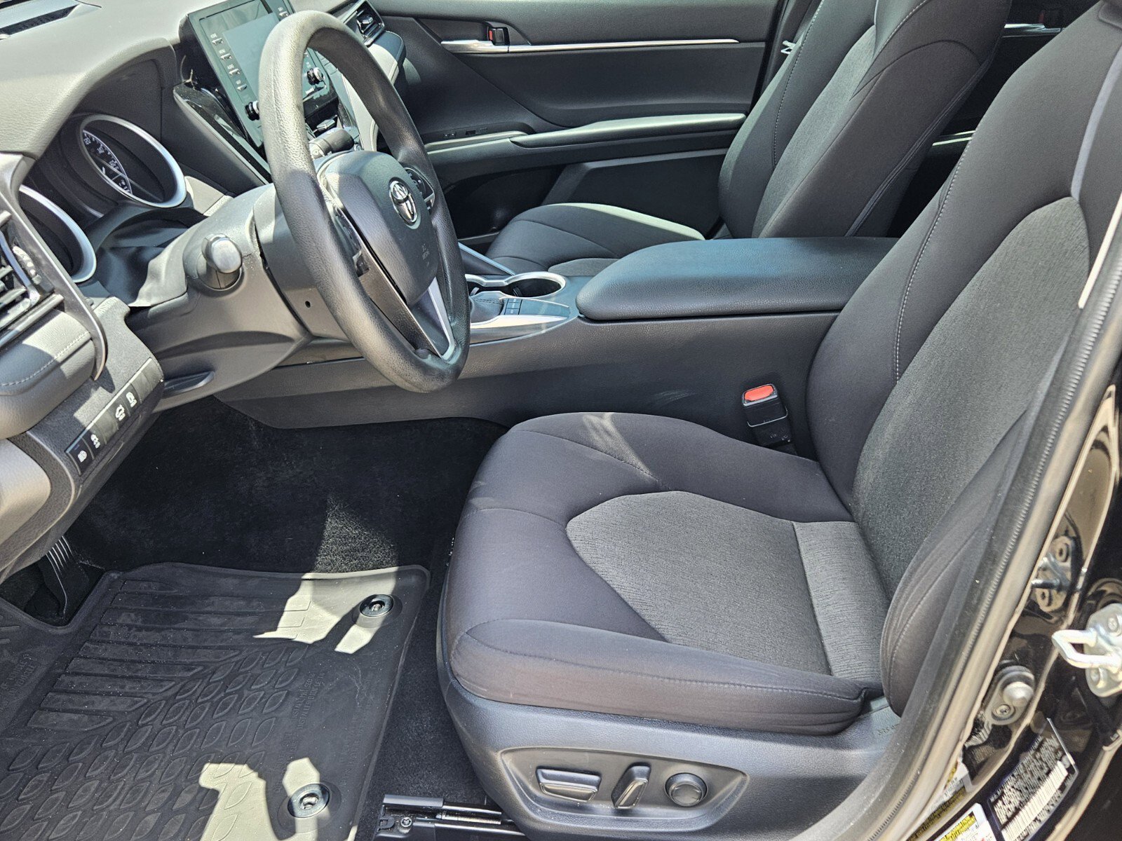 2023 Toyota Camry LE photo 4