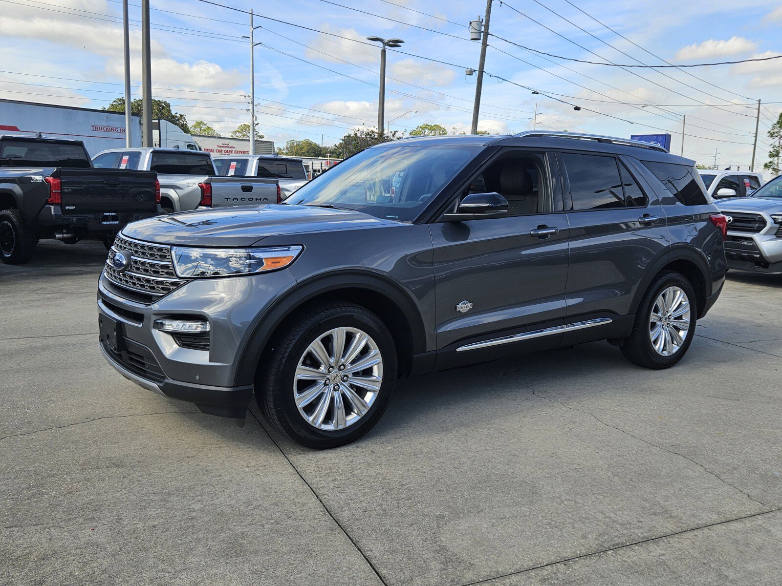 2024 Ford Explorer King Ranch photo 2