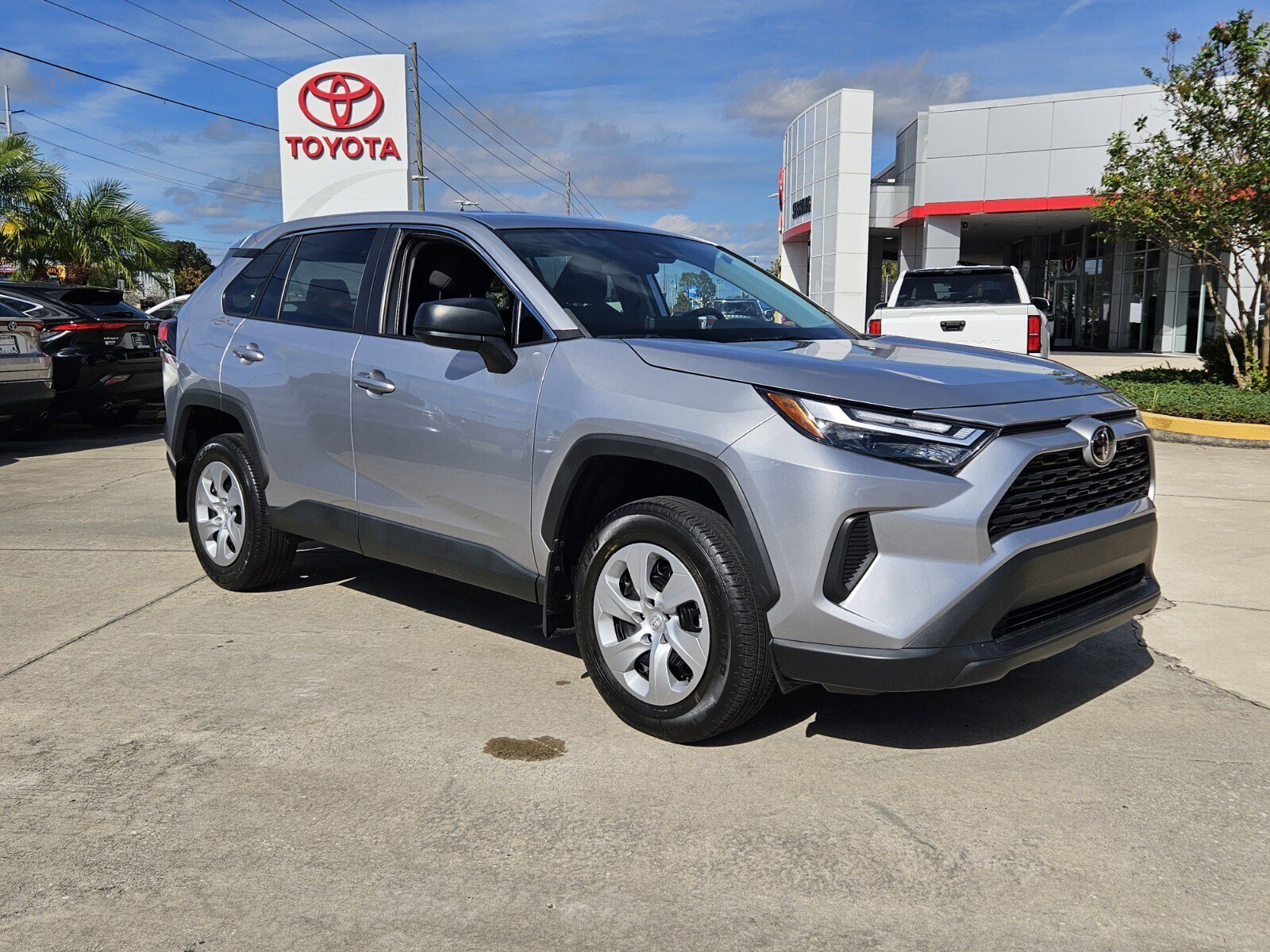 2024 Toyota RAV4 LE's photo
