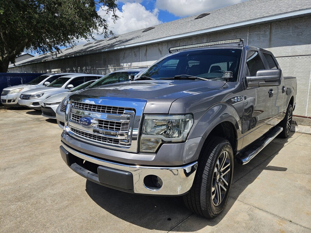 2013 Ford F-150 XLT photo 2