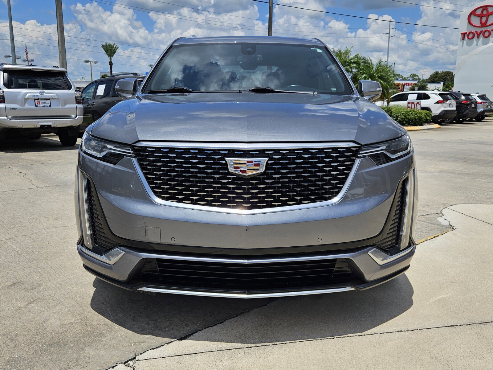 2022 Cadillac XT6 Premium Luxury photo 2