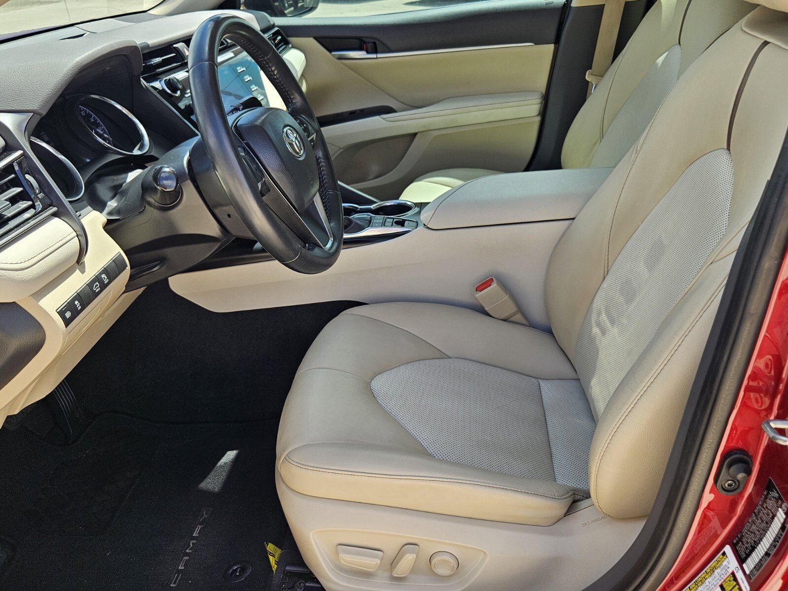 2020 Toyota Camry Hybrid XLE photo 4