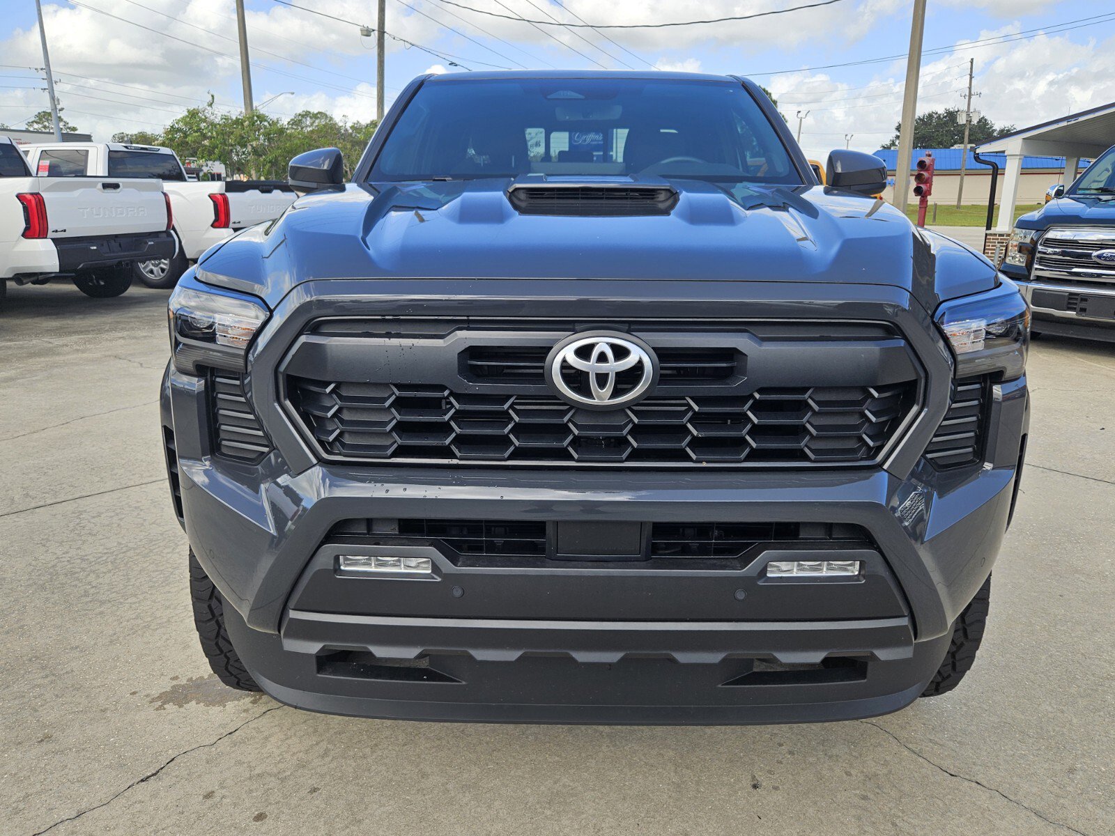 2024 Toyota Tacoma TRD Sport photo 2