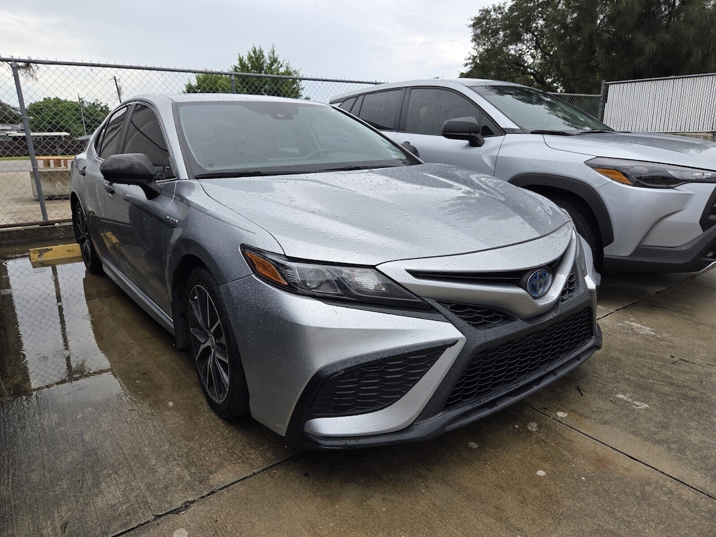 Used 2021 Toyota Camry Hybrid SE Sedan