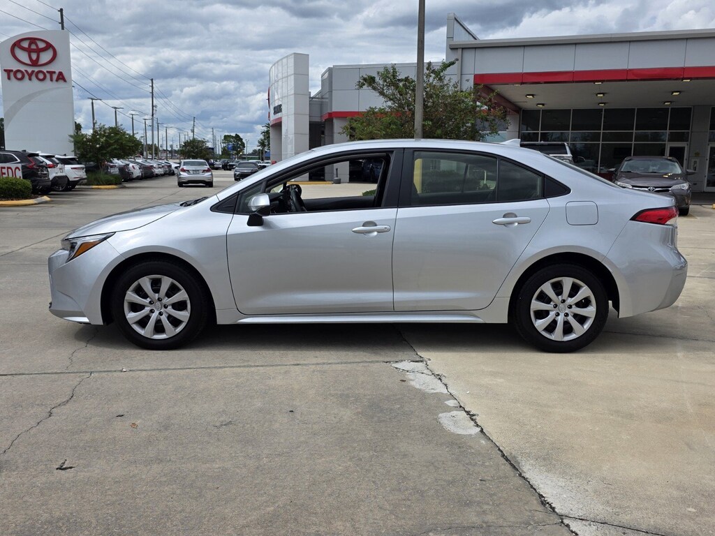 2024 Toyota Corolla Hybrid LE photo 2
