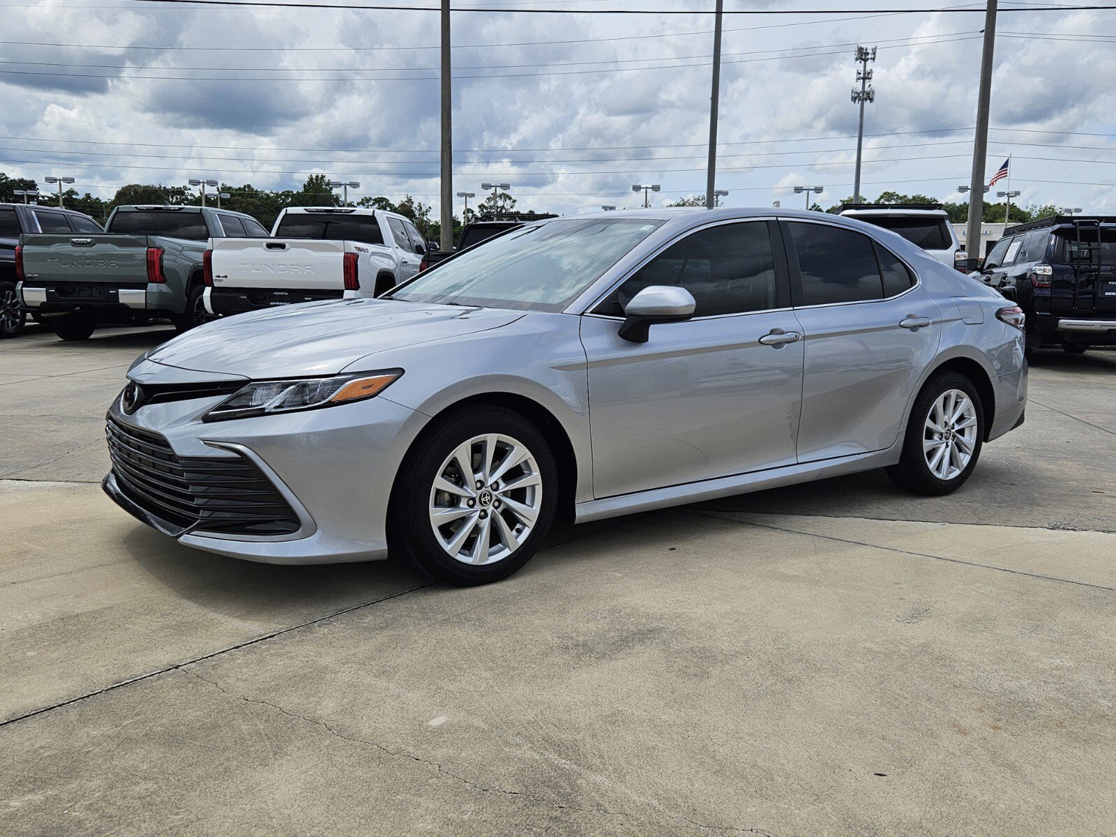 2023 Toyota Camry LE photo 2