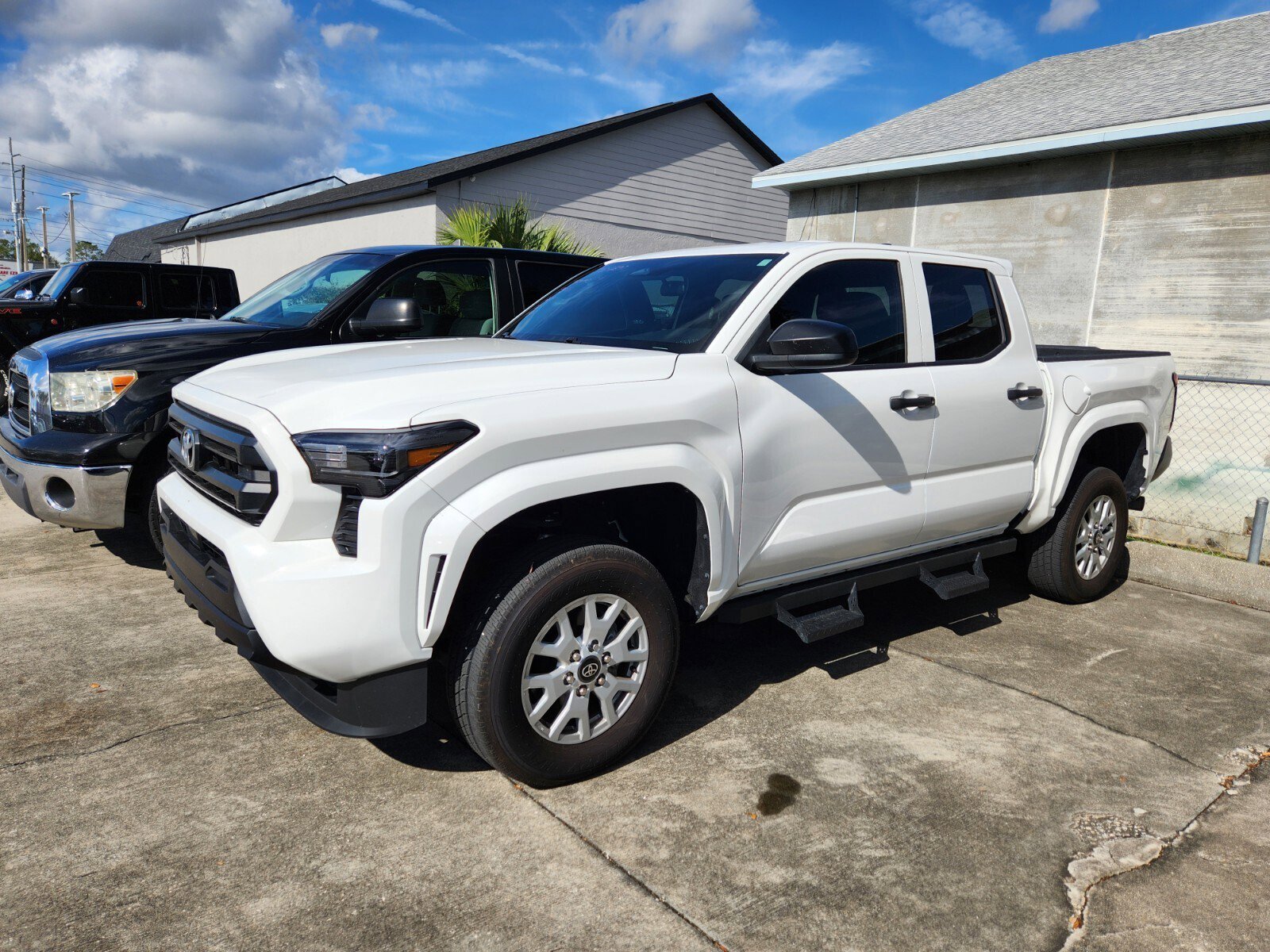 2024 Toyota Tacoma SR's photo