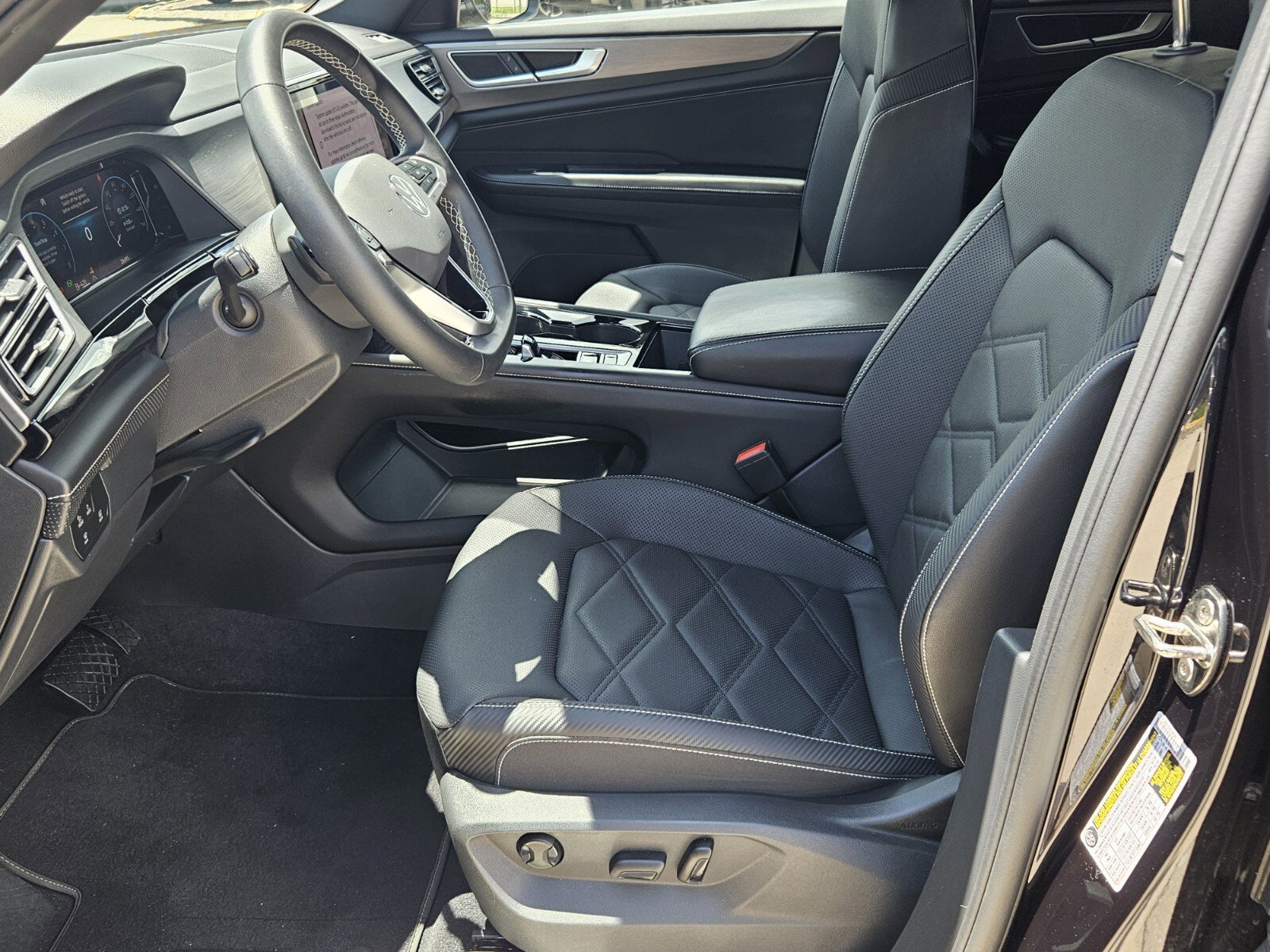 2024 Volkswagen Atlas Cross Sport SE Technology photo 4