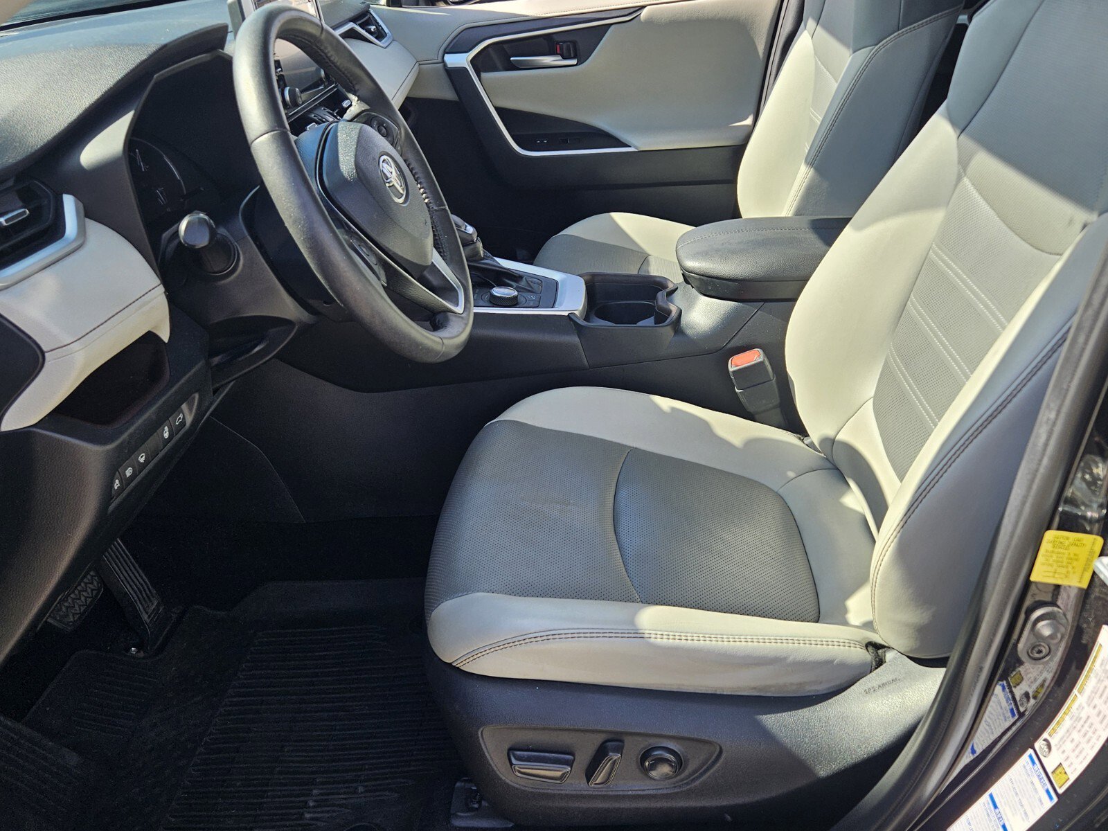 2019 Toyota RAV4 Limited photo 2