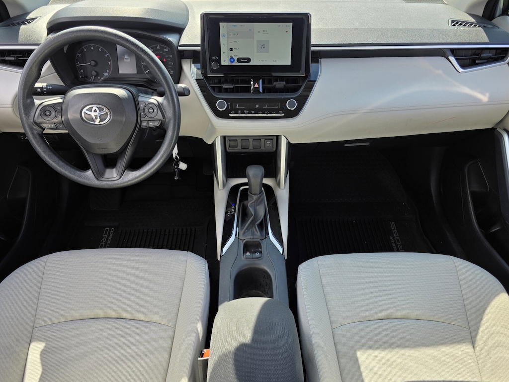 2023 Toyota Corolla Cross L photo 4