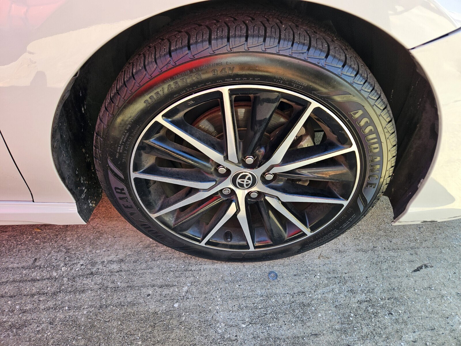 2023 Toyota Camry SE photo 3