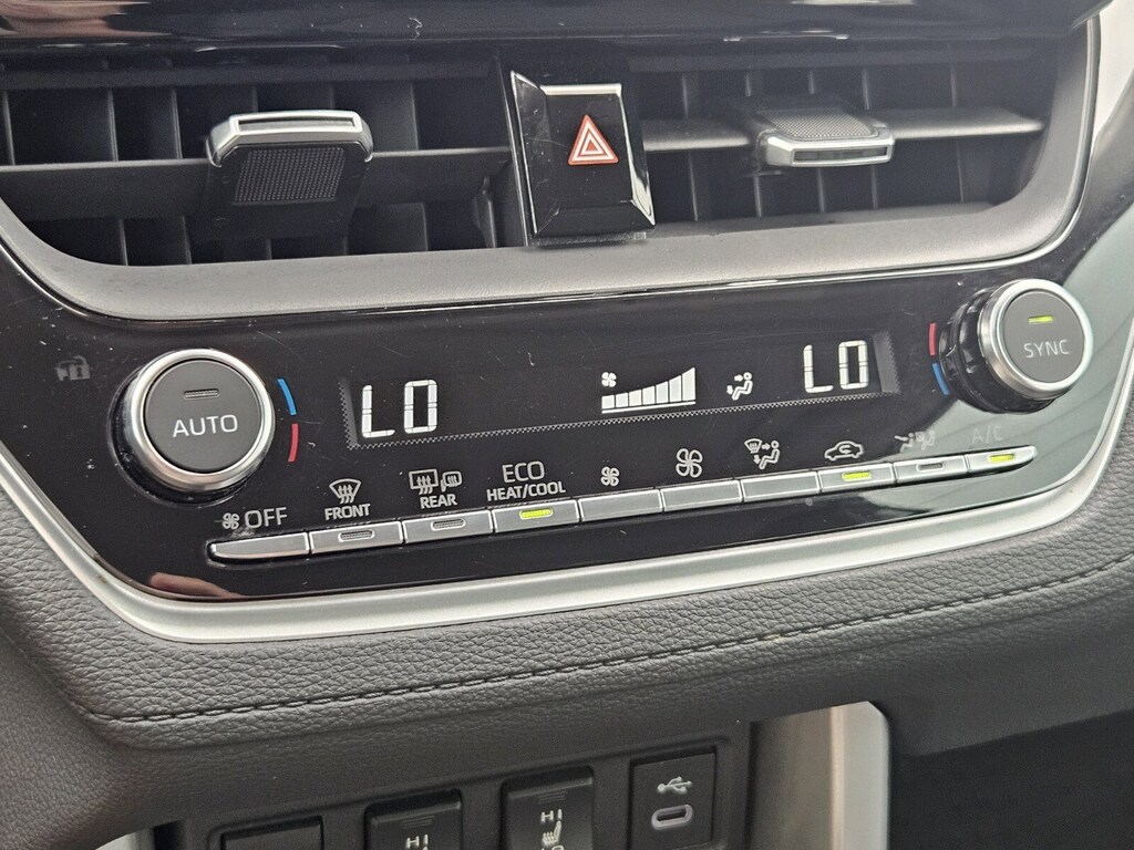 2023 Toyota Corolla Cross XLE photo 14