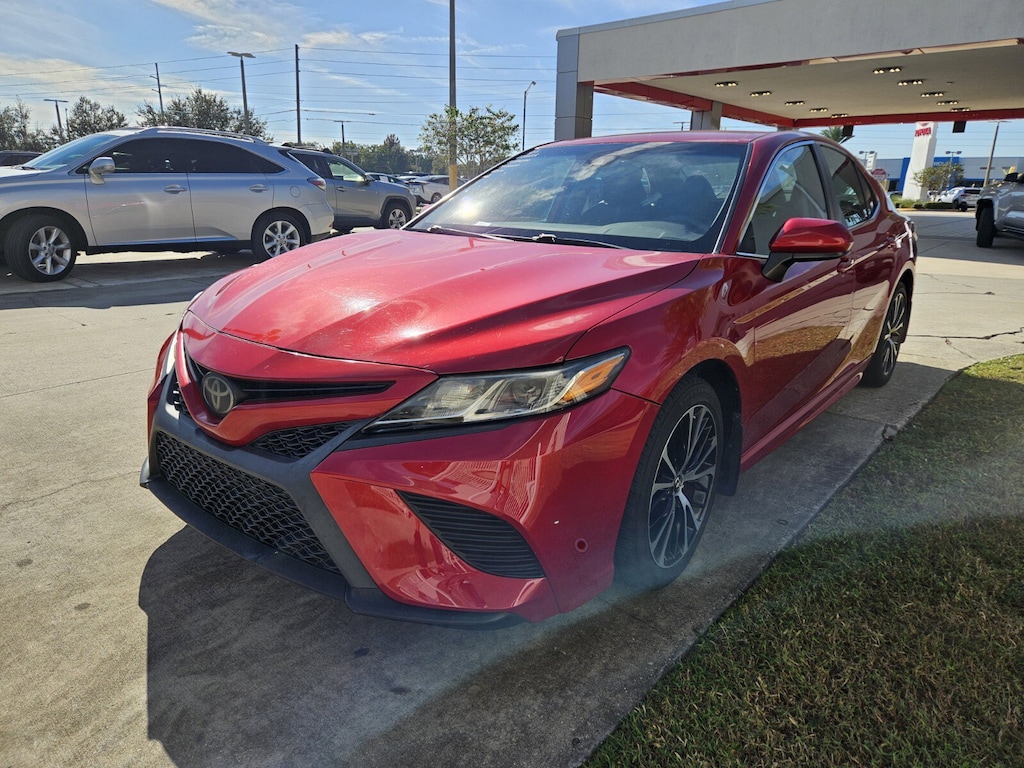Used 2019 Toyota Camry SE Sedan