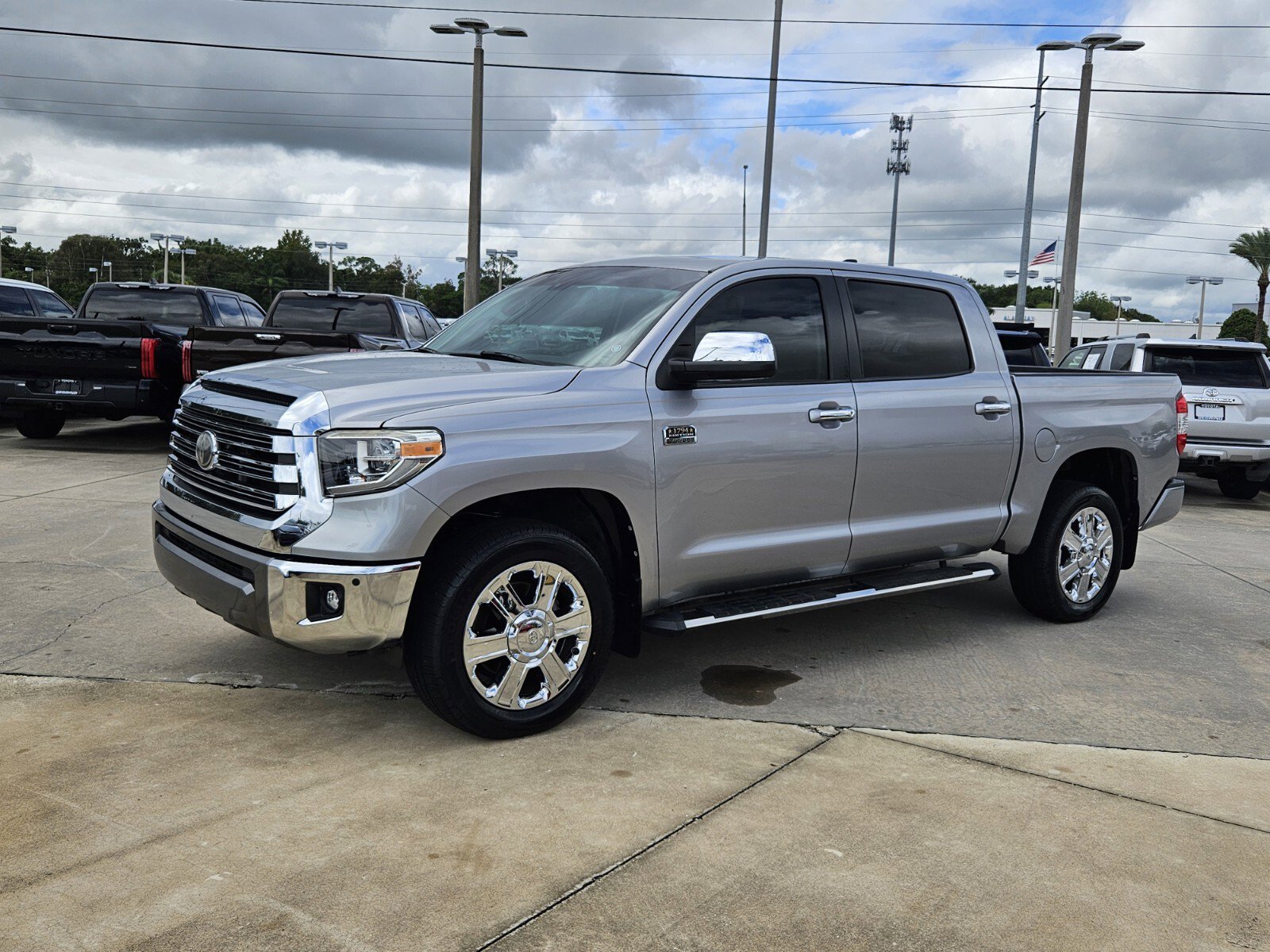 2020 Toyota Tundra 1794 Edition CrewMax photo 3